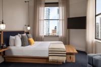 Emery Hotel, Autograph Collection客房内的一张或多张床位