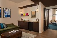 Emery Hotel, Autograph Collection的休息区