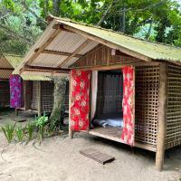 帕拉蒂Cabana Vila do Teteco - Praia do Sono的一个小小屋,里面设有床