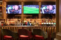 The Cumberland, London酒廊或酒吧区