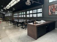 Premier Hostel Chiang Mai餐厅或其他用餐的地方