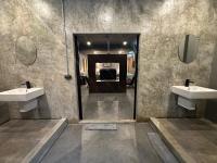 Premier Hostel Chiang Mai的一间浴室