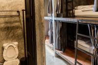 Premier Hostel Chiang Mai的一间浴室