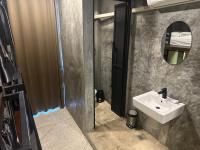 Premier Hostel Chiang Mai的一间浴室