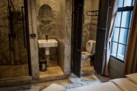 Premier Hostel Chiang Mai的一间浴室