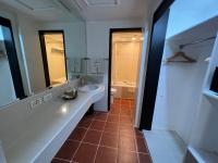Bayview Park Hotel Manila的一间浴室