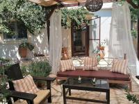 Lorantina Luxury Sea View Holiday House close to Barbati &amp; Ipsos Beach with Starlink WiFi的休息区
