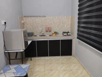 DAHLIA HOMESTAY Batu Pahat的厨房或小厨房