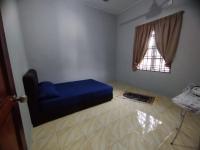 DAHLIA HOMESTAY Batu Pahat客房内的一张或多张床位