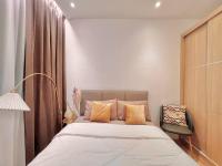 Hanns Spacious Balcony&SwimPool with FREE Netflix-6pax客房内的一张或多张床位