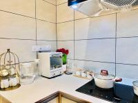 Hanns Spacious Balcony&SwimPool with FREE Netflix-6pax的厨房或小厨房