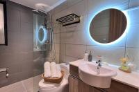 Hanns Spacious Balcony&SwimPool with FREE Netflix-6pax的一间浴室