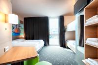B&B Hotel Stuttgart-Neckarhafen客房内的一张或多张床位