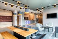 B&B Hotel Stuttgart-Neckarhafen的电视和/或娱乐中心