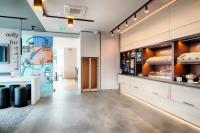 B&B Hotel Stuttgart-Neckarhafen的厨房或小厨房