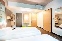 B&B Hotel Stuttgart-Neckarhafen客房内的一张或多张床位