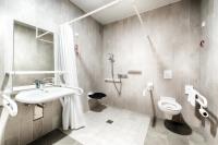 B&B Hotel Stuttgart-Neckarhafen的一间浴室