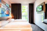 B&B Hotel Stuttgart-Neckarhafen客房内的一张或多张床位