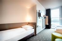 B&B Hotel Stuttgart-Neckarhafen客房内的一张或多张床位