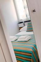 Modern 2-Bed Apt, Late check in available客房内的一张或多张床位