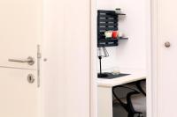 Modern 2-Bed Apt, Late check in available平面图
