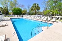 All New Luxury Beach Retreat 1 Mile to Beach w Pool内部或周边的泳池