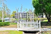 All New Luxury Beach Retreat 1 Mile to Beach w Pool外面的花园