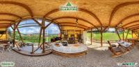 Bosnian Pyramid Glamping餐厅或其他用餐的地方