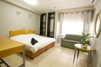 Little Prince Hostel-5 Min Walk To The Beach客房内的一张或多张床位