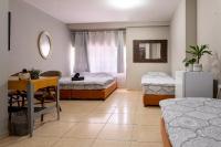 Little Prince Hostel-5 Min Walk To The Beach客房内的一张或多张床位