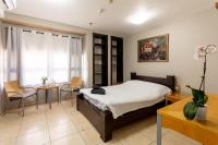 Little Prince Hostel-5 Min Walk To The Beach客房内的一张或多张床位