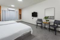 Little Prince Hostel-5 Min Walk To The Beach客房内的一张或多张床位