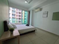 Pacific Place Ara Damansara LRT Pool Parking Netflix Kitchen By Kenangan Homes客房内的一张或多张床位