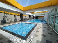 Pacific Place Ara Damansara LRT Pool Parking Netflix Kitchen By Kenangan Homes内部或周边的泳池
