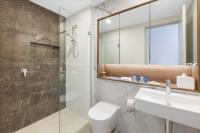 Meriton Suites Liverpool的一间浴室