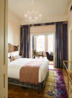 The Hotel Chelsea客房内的一张或多张床位