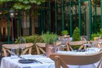 ARCOTEL Wimberger Wien餐厅或其他用餐的地方