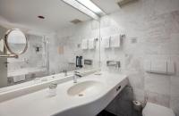 ARCOTEL Wimberger Wien的一间浴室