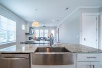 ~Spacious home near beach w/ game room and community pool~的厨房或小厨房