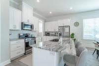 ~Spacious home near beach w/ game room and community pool~的厨房或小厨房
