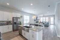 ~Spacious home near beach w/ game room and community pool~的厨房或小厨房