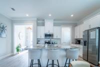 ~Spacious home near beach w/ game room and community pool~的厨房或小厨房