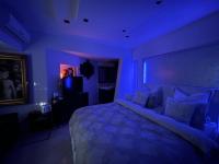 Eilat Beach House客房内的一张或多张床位