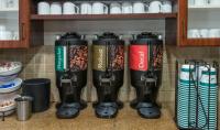 萨拉索塔希尔顿惠庭套房酒店的咖啡和沏茶工具