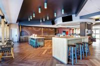 Tru By Hilton Edmonton Windermere餐厅或其他用餐的地方