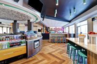 Tru By Hilton Edmonton Windermere餐厅或其他用餐的地方