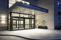 普罗维登斯Homewood Suites by Hilton Providence Downtown的带有标志的建筑物的前门