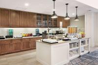 Homewood Suites by Hilton Providence Downtown的厨房或小厨房