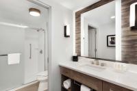 Homewood Suites by Hilton Providence Downtown的一间浴室