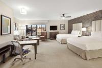 Homewood Suites by Hilton Providence Downtown客房内的一张或多张床位